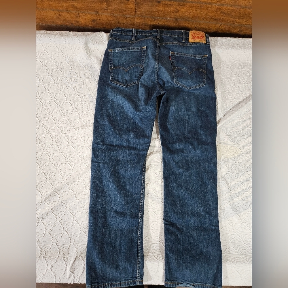 Levi's 505 Straight Leg Men's Jeans in Medium Blue Denim Size 38X32 - Picture 2 of 9